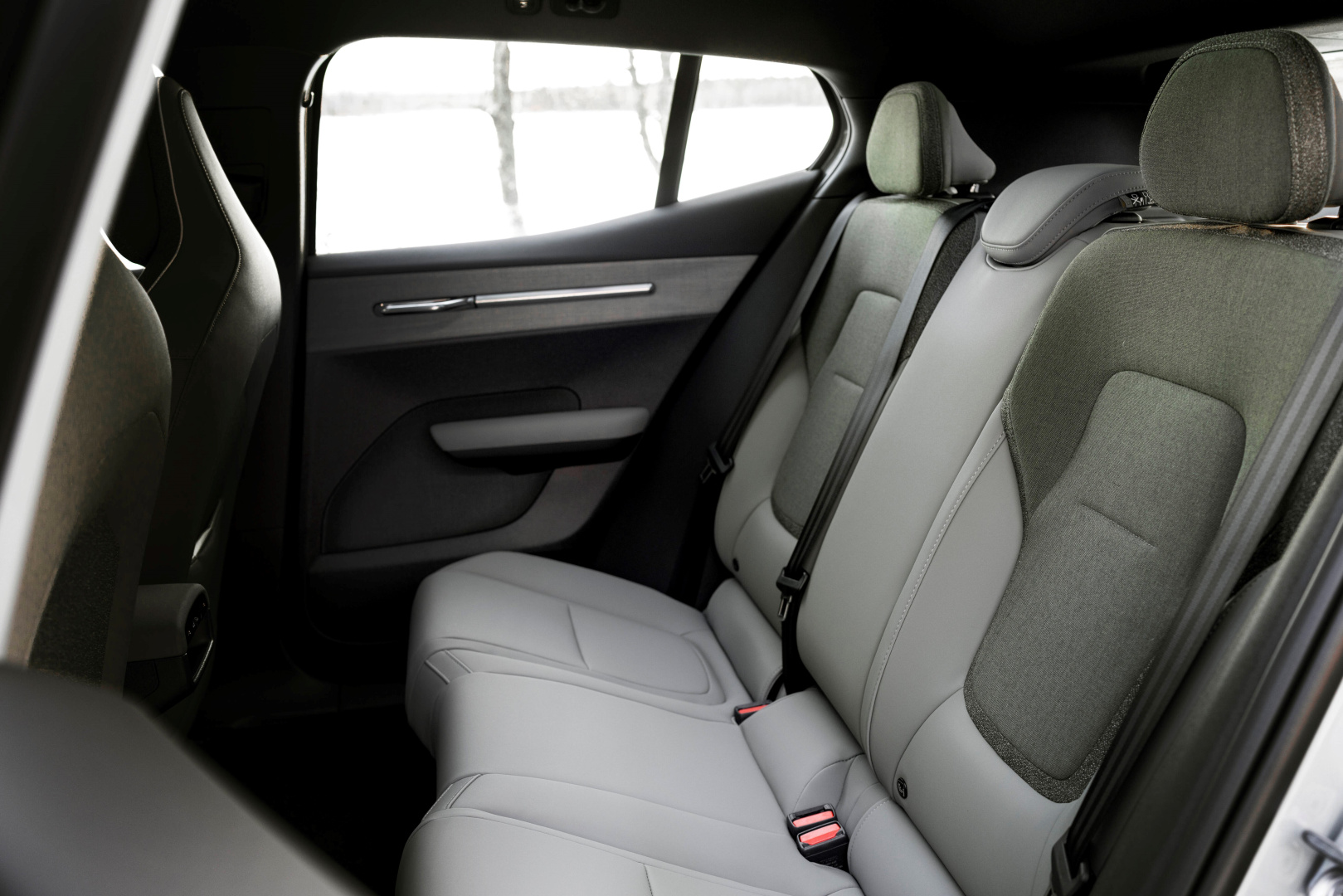 SMALL_339607_Volvo_EX30_Cross_Country_interior